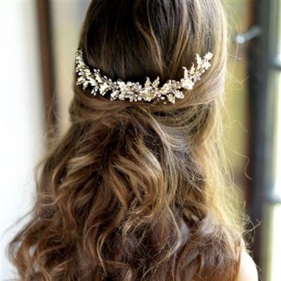 Bridal hair comb in gold